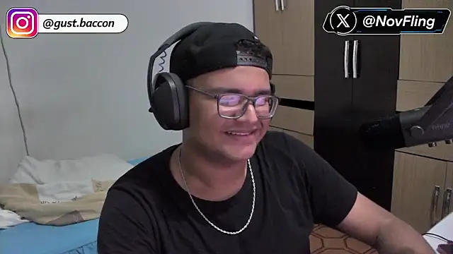 Snapshot of SegZac chatting on July 6, 6:32 pm SegZac online show from July 6, 6:32 pm