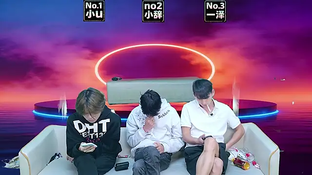 Snapshot of XHR001 chatting on March 25, 8:53 am XHR001 online show from March 25, 8:53 am