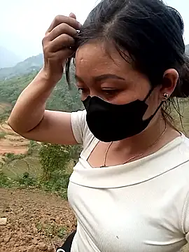 Bling-pusy online show from April 17, 9:45 am