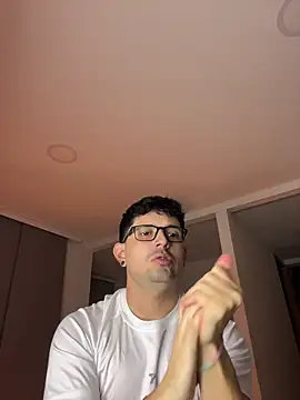 Snapshot of TroyeSavage chatting on June 1, 10:17 am TroyeSavage online show from June 1, 10:17 am