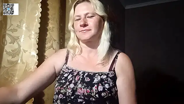 DiamondLady555 online show from July 7, 6:01 pm