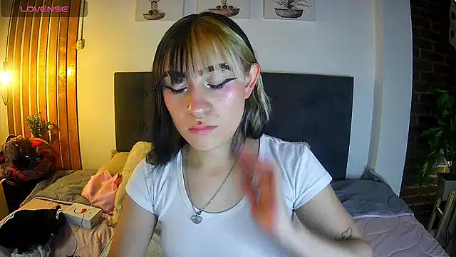 melodygirl2   online show from April 14, 8:04 pm