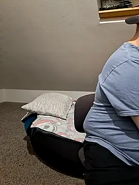 Snapshot of hotmessmnstr chatting on July 19, 7:34 am hotmessmnstr online show from July 19, 7:34 am