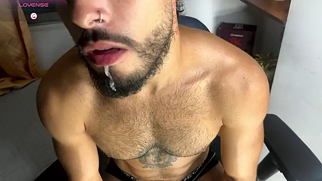 Mateobaer  online show from April 22, 3:53 am