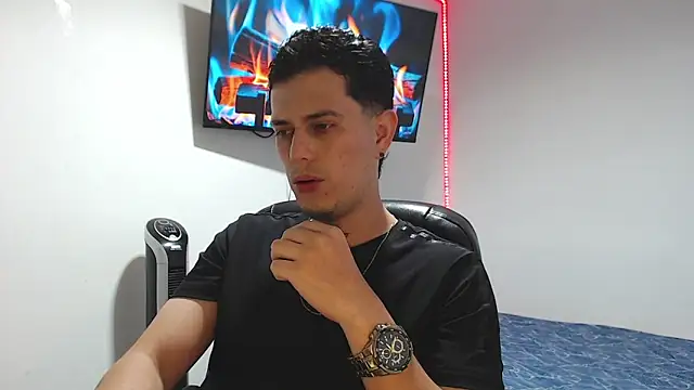 Snapshot of JUAN_CAMILOXXX chatting on April 24, 4:59 am JUAN CAMILOXXX online show from April 24, 4:59 am