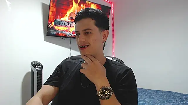 Snapshot of JUAN_CAMILOXXX chatting on April 28, 4:28 am JUAN CAMILOXXX online show from April 28, 4:28 am