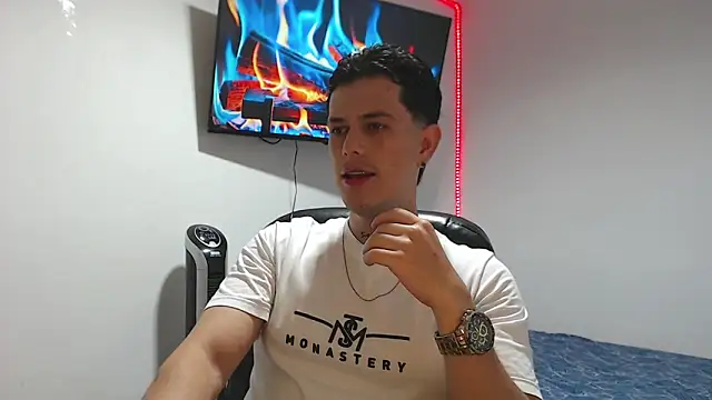 Snapshot of JUAN_CAMILOXXX chatting on April 29, 4:27 am JUAN CAMILOXXX online show from April 29, 4:27 am