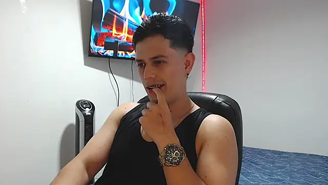 Snapshot of JUAN_CAMILOXXX chatting on May 13, 4:32 am JUAN CAMILOXXX online show from May 13, 4:32 am