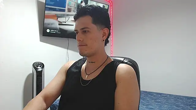 Snapshot of JUAN_CAMILOXXX chatting on May 23, 4:29 am JUAN CAMILOXXX online show from May 23, 4:29 am
