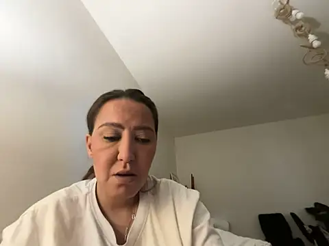 Shylyy25 online show from May 9, 5:45 am