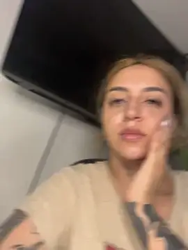 CarolQueen1  online show from June 6, 12:54 pm