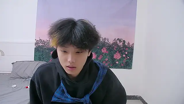 icecream-002 online show from April 9, 11:26 am