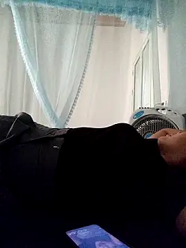 Snapshot of Sweet-cum425 chatting on April 13, 4:29 am Sweet-cum425 online show from April 13, 4:29 am