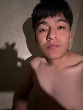 uunico22anni online show from March 11, 5:46 am