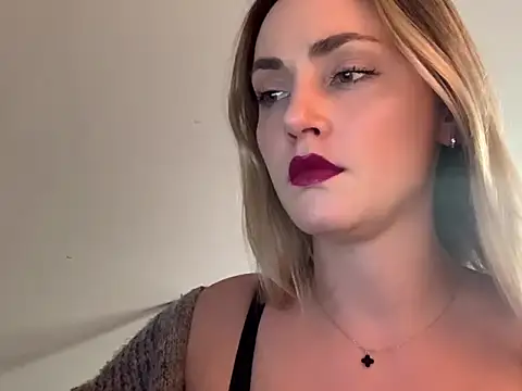 ScarlettSensitive online show from April 7, 3:12 pm