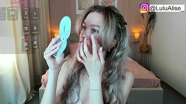 LuluAlis online show from April 9, 1:38 pm