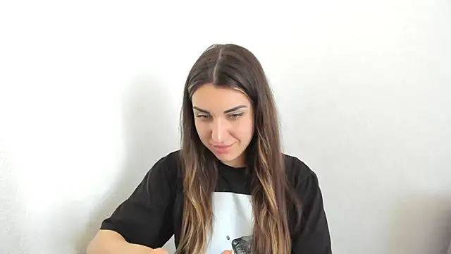 summmmersky1 online show from March 10, 11:37 am