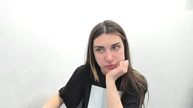 summmmersky1 online show from March 13, 4:35 pm