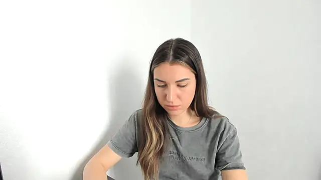 summmmersky1 online show from March 30, 8:48 am