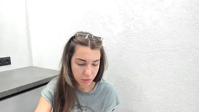 Snapshot of summmmersky1 chatting on May 26, 7:04 am summmmersky1 online show from May 26, 7:04 am