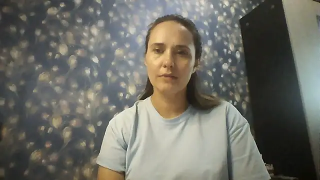 Snapshot of Alisa07qw chatting on June 18, 1:59 pm Alisa07qw online show from June 18, 1:59 pm
