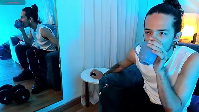 Skinny Mac online show from April 12, 2:33 pm