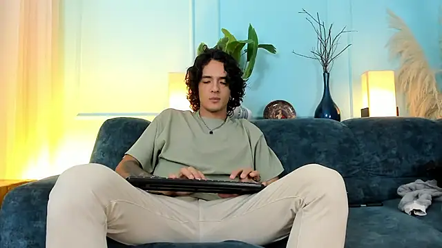 Skinny Mac online show from April 18, 2:32 pm