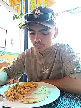 NicoKinggs  online show from April 18, 3:49 pm