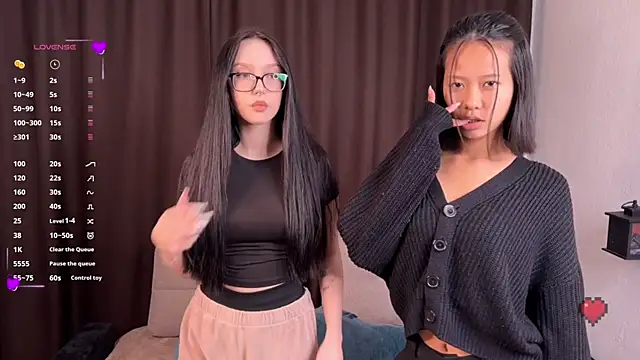 MadnessQueen online show from April 14, 8:37 pm