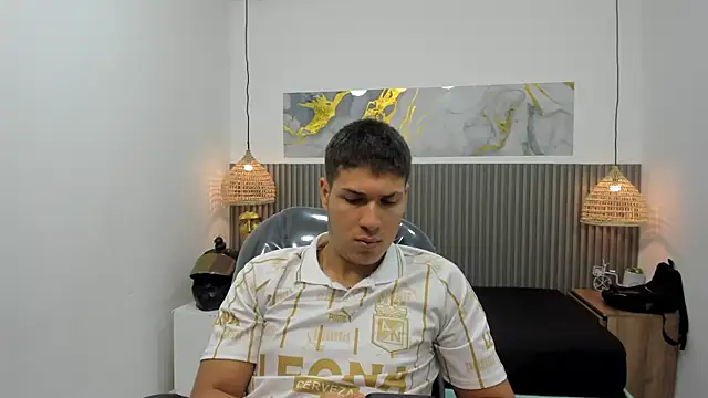 Snapshot of AlessandroFranco chatting on May 16, 1:21 pm AlessandroFranco online show from May 16, 1:21 pm