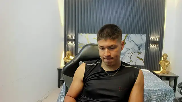 Snapshot of AlessandroFranco chatting on May 21, 12:56 pm AlessandroFranco online show from May 21, 12:56 pm