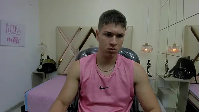 Snapshot of AlessandroFranco chatting on May 22, 1:39 pm AlessandroFranco online show from May 22, 1:39 pm