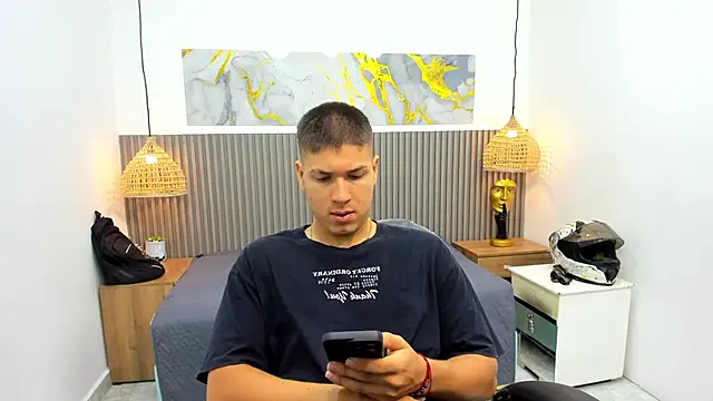 Snapshot of AlessandroFranco chatting on June 12, 1:43 pm AlessandroFranco online show from June 12, 1:43 pm