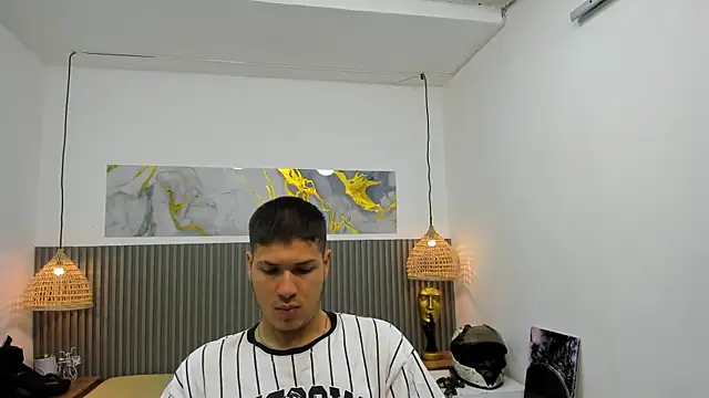 Snapshot of AlessandroFranco chatting on June 19, 1:26 pm AlessandroFranco online show from June 19, 1:26 pm