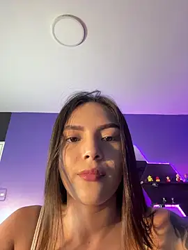 Adalyn Cute online show from April 13, 11:27 am