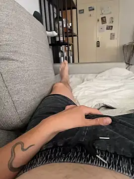 Snapshot of curvedlongdick chatting on June 27, 6:24 pm curvedlongdick online show from June 27, 6:24 pm