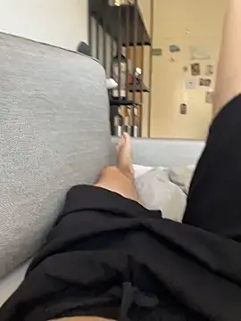Snapshot of curvedlongdick chatting on June 28, 12:44 pm curvedlongdick online show from June 28, 12:44 pm