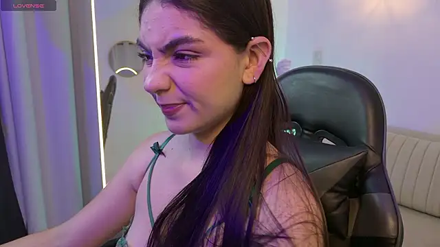 Snapshot of Gia_Capri chatting on March 17, 3:11 am Gia Capri online show from March 17, 3:11 am