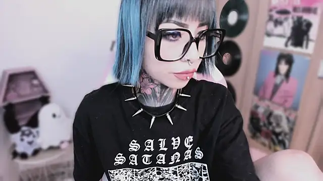 shes creepy online show from April 24, 11:01 am