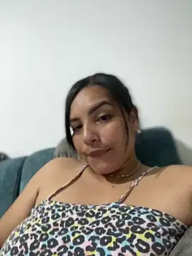 Snapshot of Kira33_ chatting on March 17, 11:24 am Kira33 online show from March 17, 11:24 am