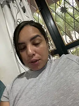 Snapshot of Kira33_ chatting on April 3, 12:14 pm Kira33 online show from April 3, 12:14 pm