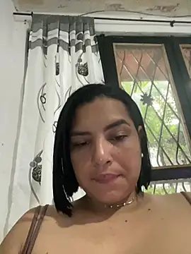 Snapshot of Kira33_ chatting on April 16, 11:44 am Kira33 online show from April 16, 11:44 am