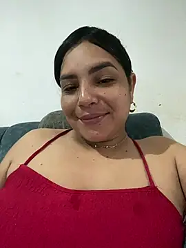 Snapshot of Kira33_ chatting on April 19, 11:31 am Kira33 online show from April 19, 11:31 am
