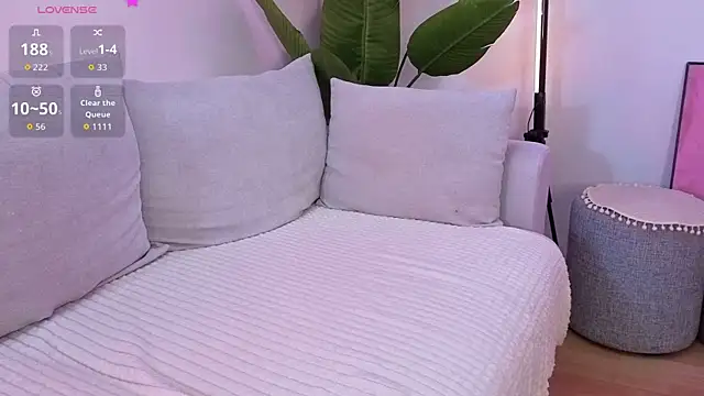 hannahflora online show from June 6, 5:01 am