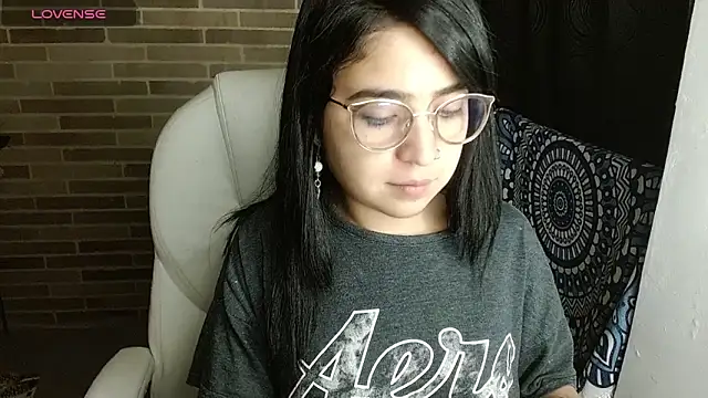 sweet-little online show from April 9, 1:16 am