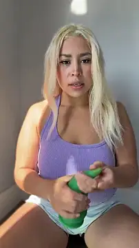 mxmxee online show from April 22, 2:18 pm