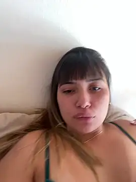 Snapshot of miicbebita chatting on May 12, 2:03 pm miicbebita online show from May 12, 2:03 pm