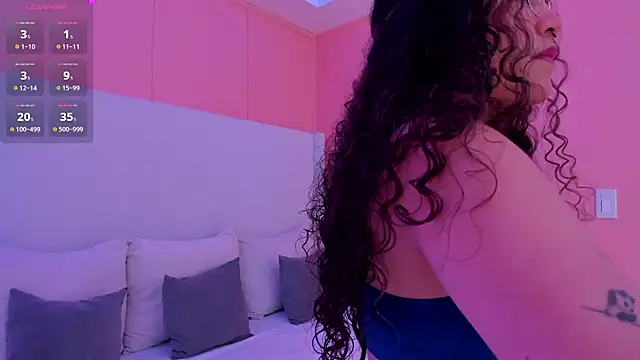 luna veega online show from April 9, 5:18 pm