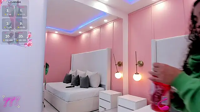 luna veega online show from April 29, 5:06 pm