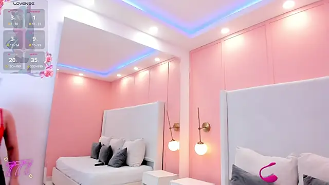 luna veega online show from April 30, 4:57 pm